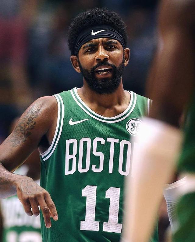 的球场更显 的球场更显