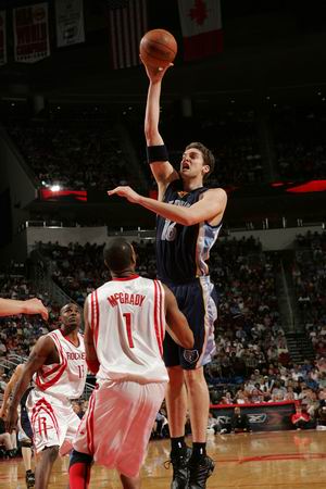 年轻中后卫 年轻中后卫